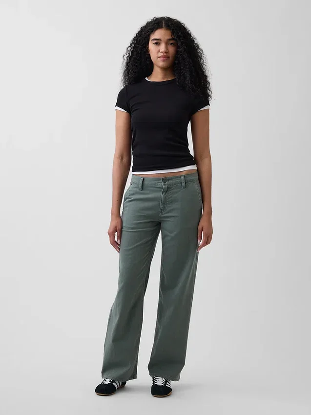 Pantaloni kaki larghi a vita bassa in stile anni '90