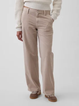 Pantaloni kaki larghi a vita bassa in stile anni ’90