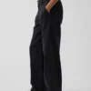 Pantaloni kaki larghi a vita bassa in stile anni '90