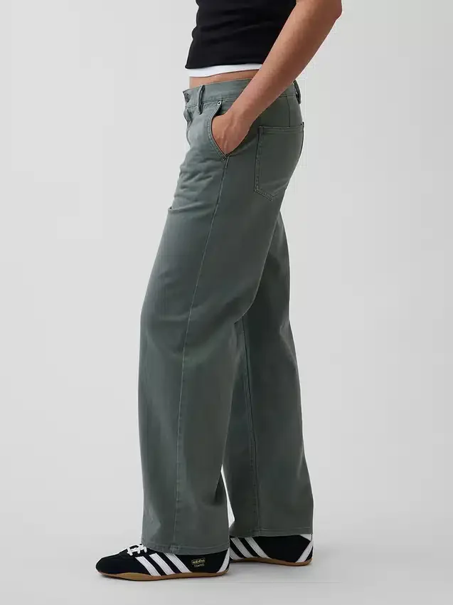 Pantaloni kaki larghi a vita bassa in stile anni '90