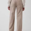 Pantaloni kaki larghi a vita bassa in stile anni '90