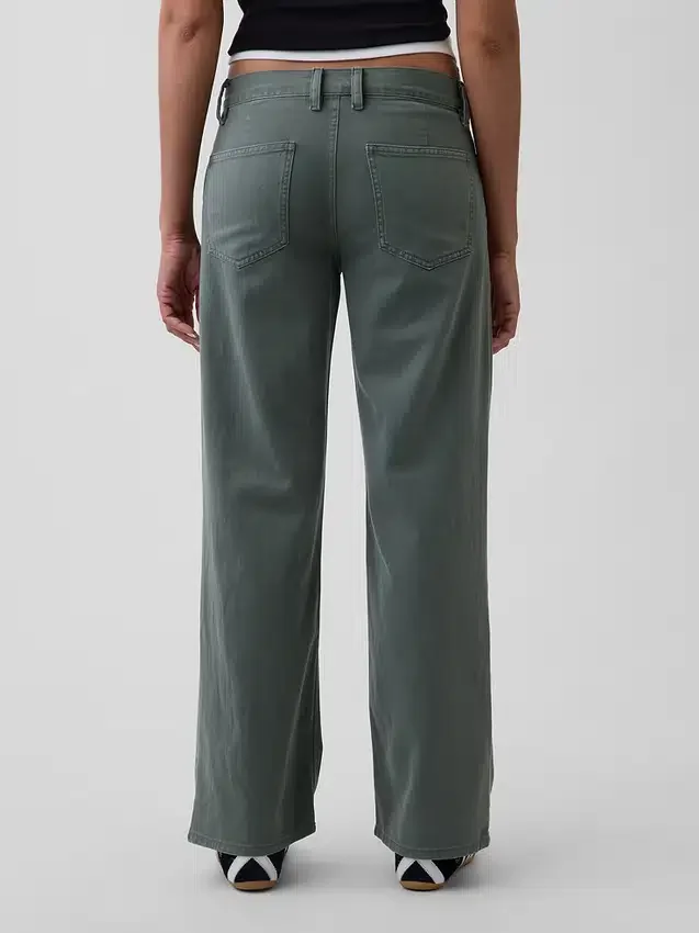 Pantaloni kaki larghi a vita bassa in stile anni '90