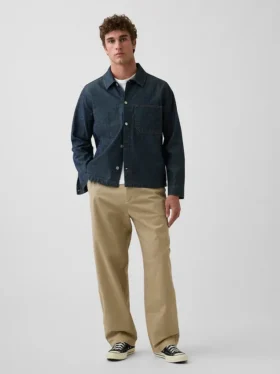 Pantaloni kaki larghi dal taglio moderno