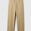 Pantaloni kaki larghi dal taglio moderno