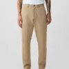 Pantaloni kaki moderni a gamba affusolata