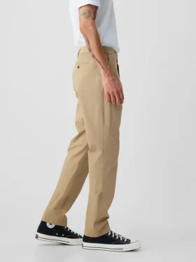 Pantaloni kaki moderni a gamba affusolata