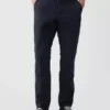 Pantaloni kaki moderni a gamba affusolata