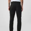 Pantaloni kaki moderni a gamba affusolata