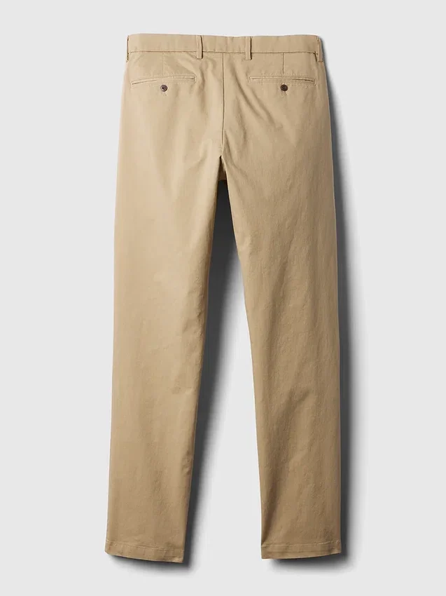 Pantaloni kaki moderni a gamba affusolata