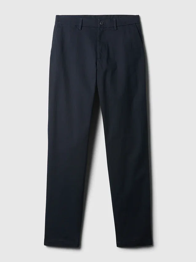 Pantaloni kaki moderni a gamba affusolata