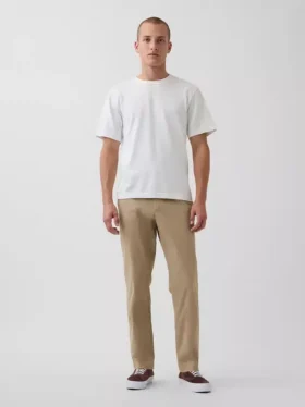 Pantaloni kaki moderni a vestibilità dritta