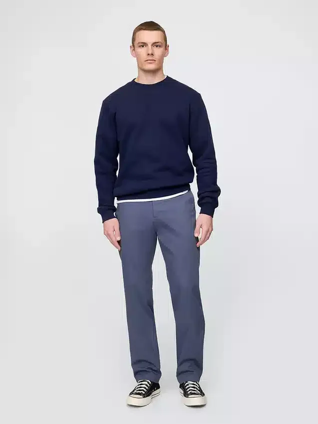 Pantaloni kaki moderni a vestibilità dritta