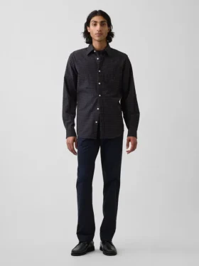Pantaloni kaki moderni a vestibilità dritta