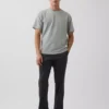 Pantaloni kaki moderni a vestibilità dritta