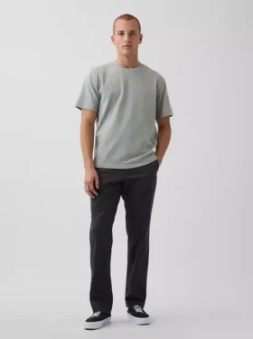 Pantaloni kaki moderni a vestibilità dritta