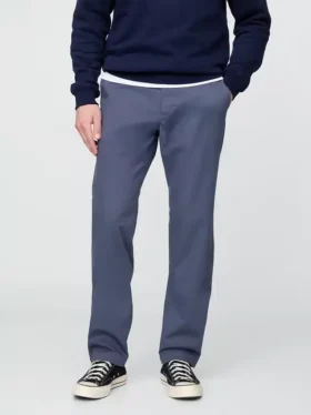 Pantaloni kaki moderni a vestibilità dritta