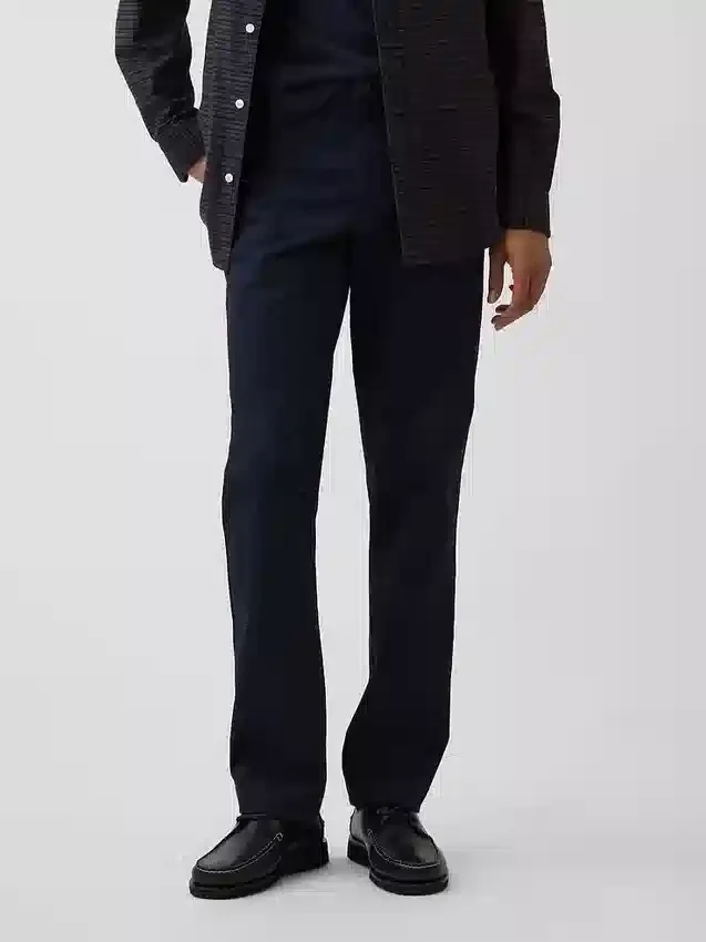 Pantaloni kaki moderni a vestibilità dritta