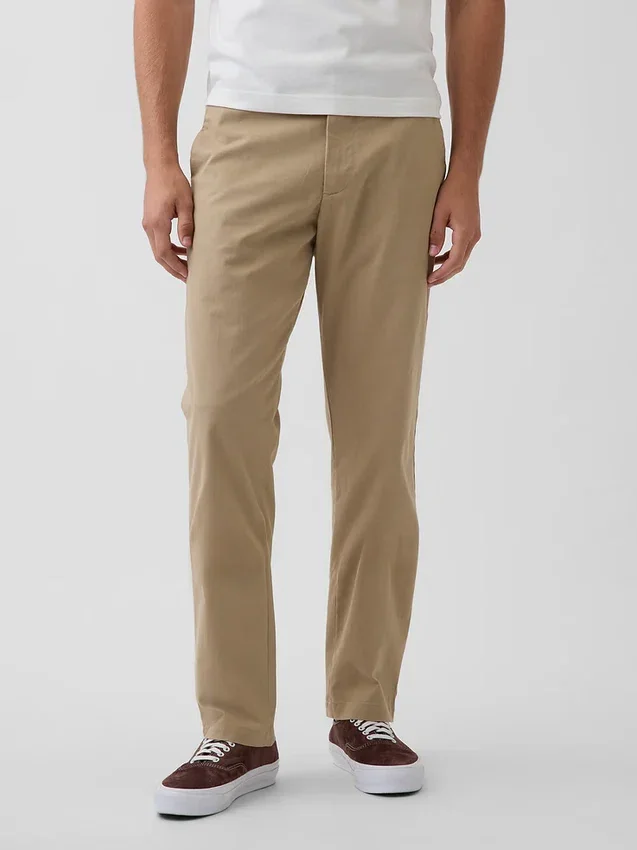 Pantaloni kaki moderni a vestibilità dritta