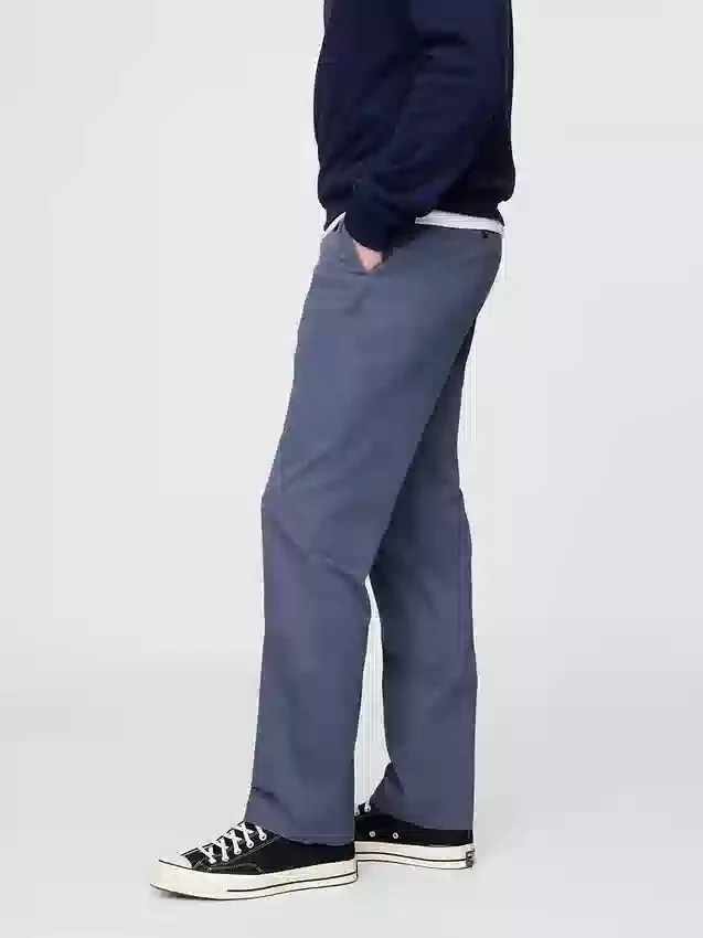 Pantaloni kaki moderni a vestibilità dritta
