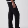 Pantaloni kaki moderni a vestibilità dritta