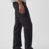 Pantaloni kaki moderni a vestibilità dritta