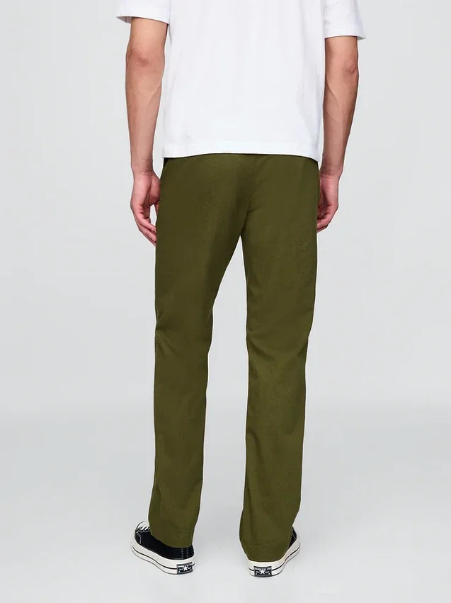 Pantaloni kaki moderni a vestibilità dritta