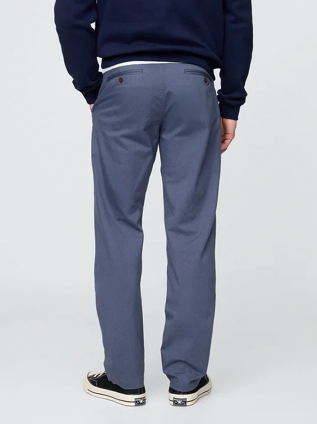 Pantaloni kaki moderni a vestibilità dritta