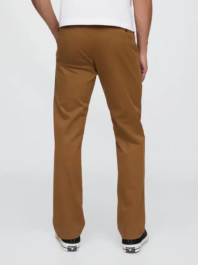 Pantaloni kaki moderni a vestibilità dritta