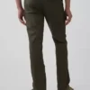 Pantaloni kaki moderni a vestibilità dritta