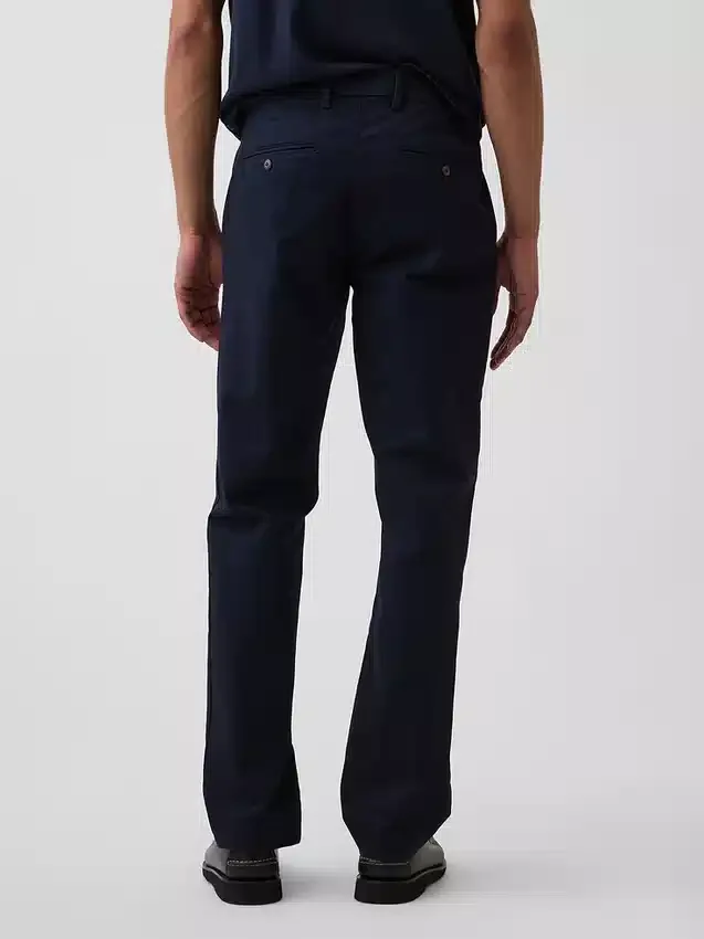Pantaloni kaki moderni a vestibilità dritta