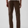 Pantaloni kaki moderni a vestibilità dritta