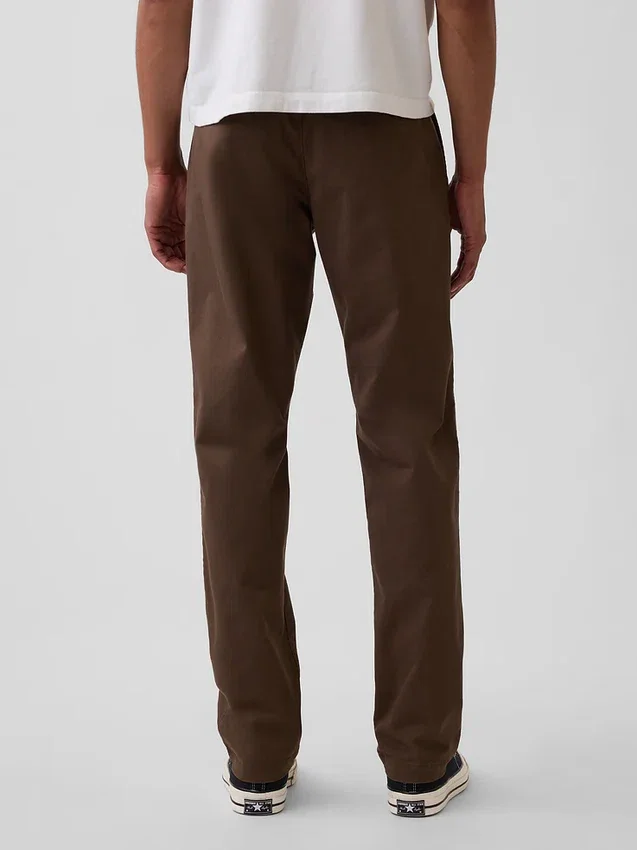 Pantaloni kaki moderni a vestibilità dritta