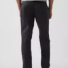 Pantaloni kaki moderni a vestibilità dritta