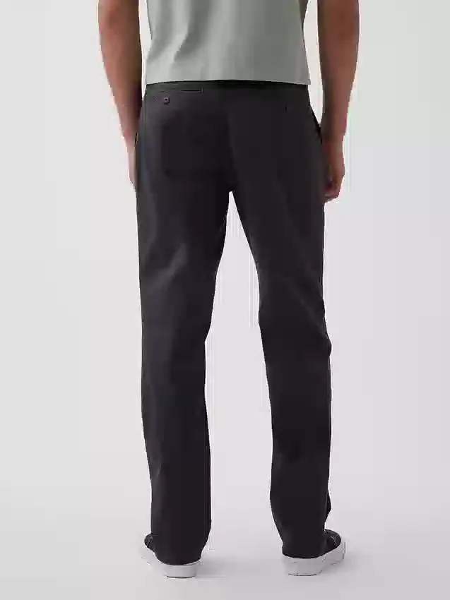 Pantaloni kaki moderni a vestibilità dritta