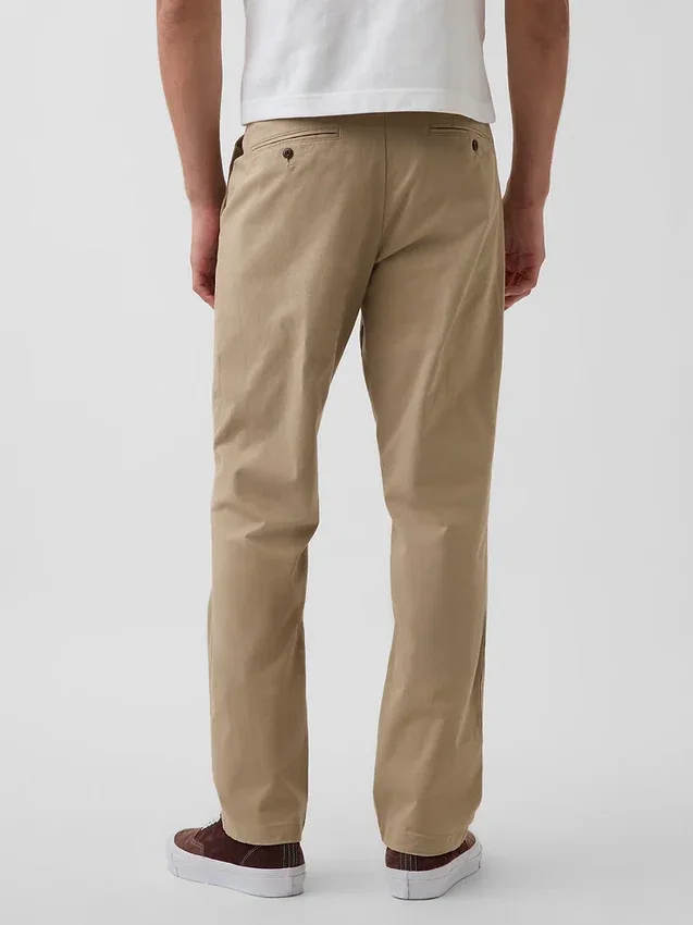 Pantaloni kaki moderni a vestibilità dritta