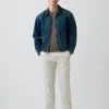 Pantaloni kaki moderni a vestibilità dritta