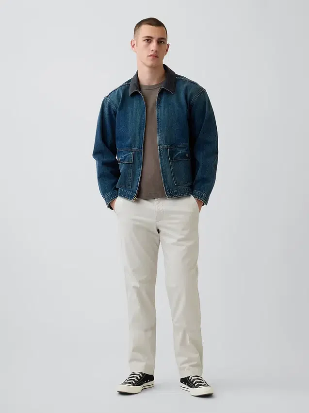 Pantaloni kaki moderni a vestibilità dritta