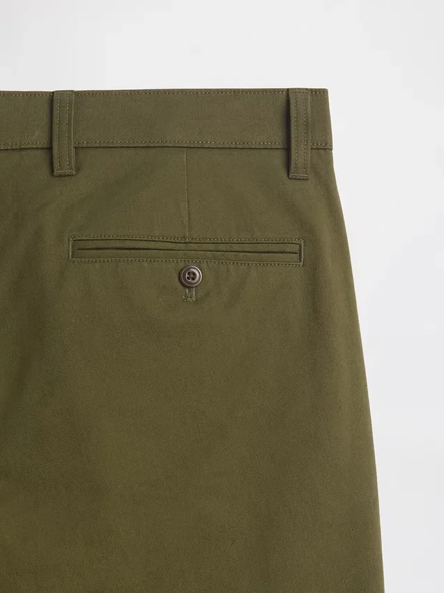 Pantaloni kaki moderni a vestibilità dritta