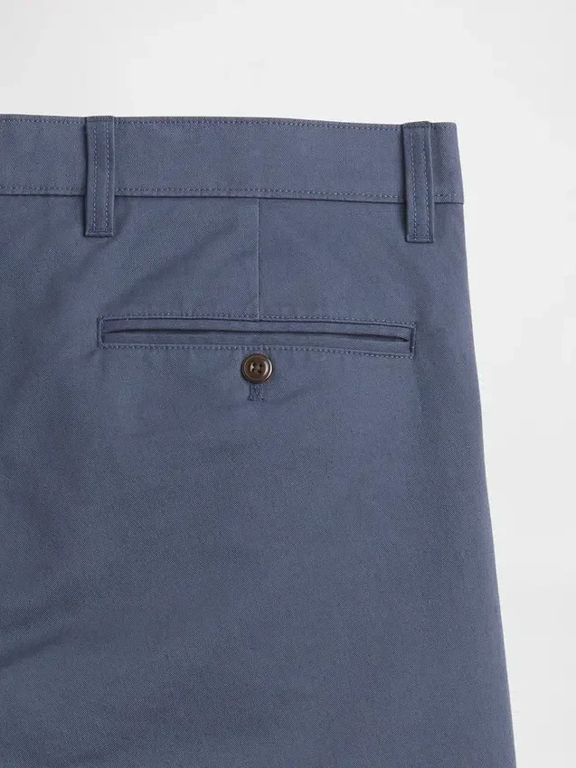 Pantaloni kaki moderni a vestibilità dritta