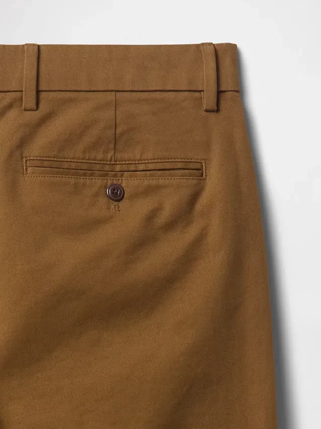 Pantaloni kaki moderni a vestibilità dritta