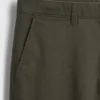 Pantaloni kaki moderni a vestibilità dritta