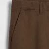 Pantaloni kaki moderni a vestibilità dritta