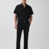 Pantaloni kaki moderni a vestibilità dritta