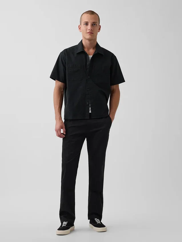 Pantaloni kaki moderni a vestibilità dritta