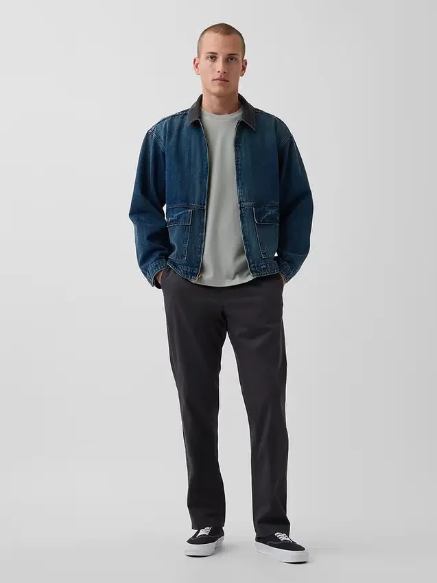 Pantaloni kaki moderni a vestibilità dritta