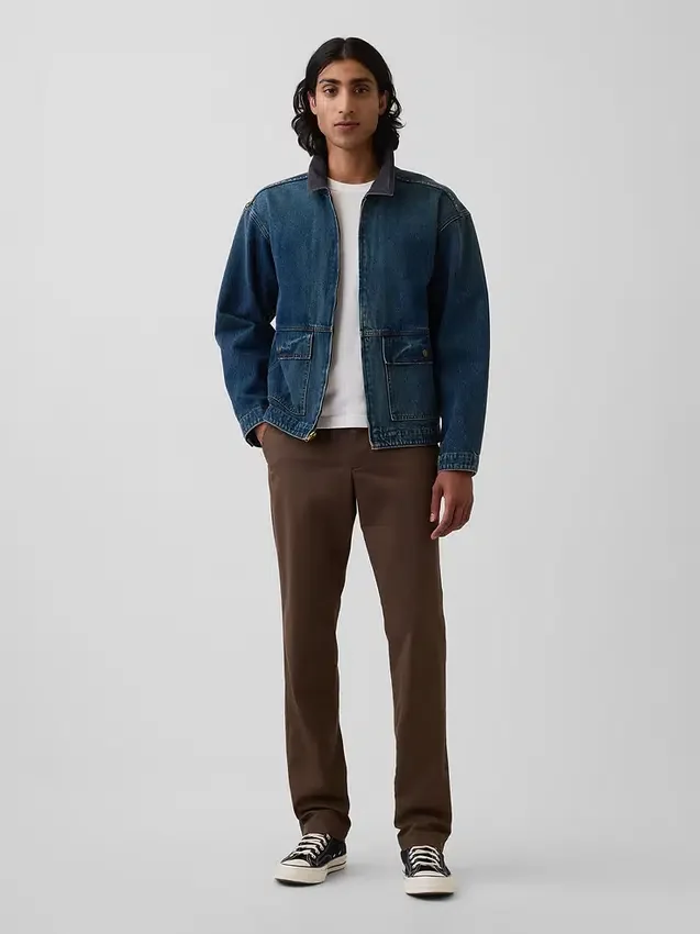 Pantaloni kaki moderni a vestibilità dritta