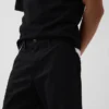 Pantaloni kaki moderni a vestibilità dritta