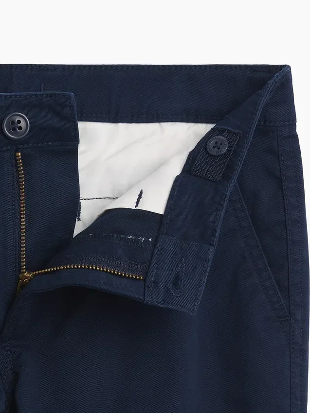 Pantaloni kaki slim da bambino in stile uniforme moderno