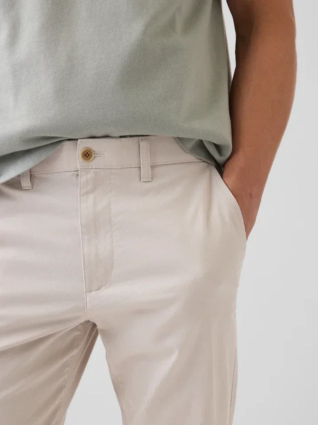 Pantaloni kaki slim moderni