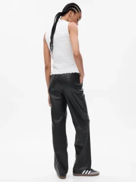 Pantaloni larghi in pelle vegana a vita media